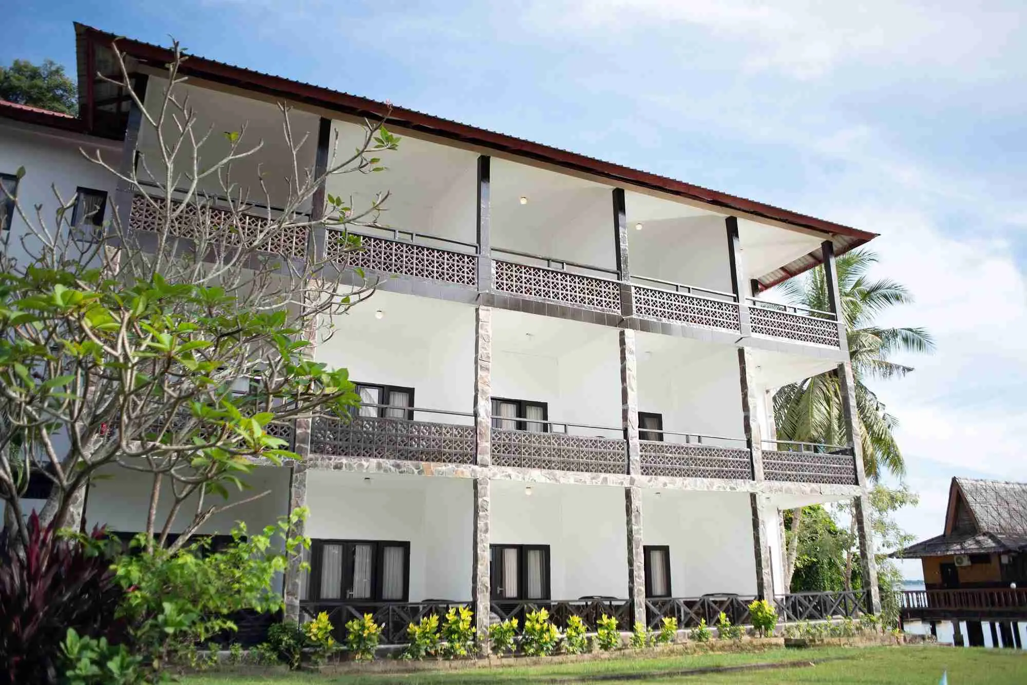 deluxe exterior