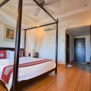 royal pool villa 2
